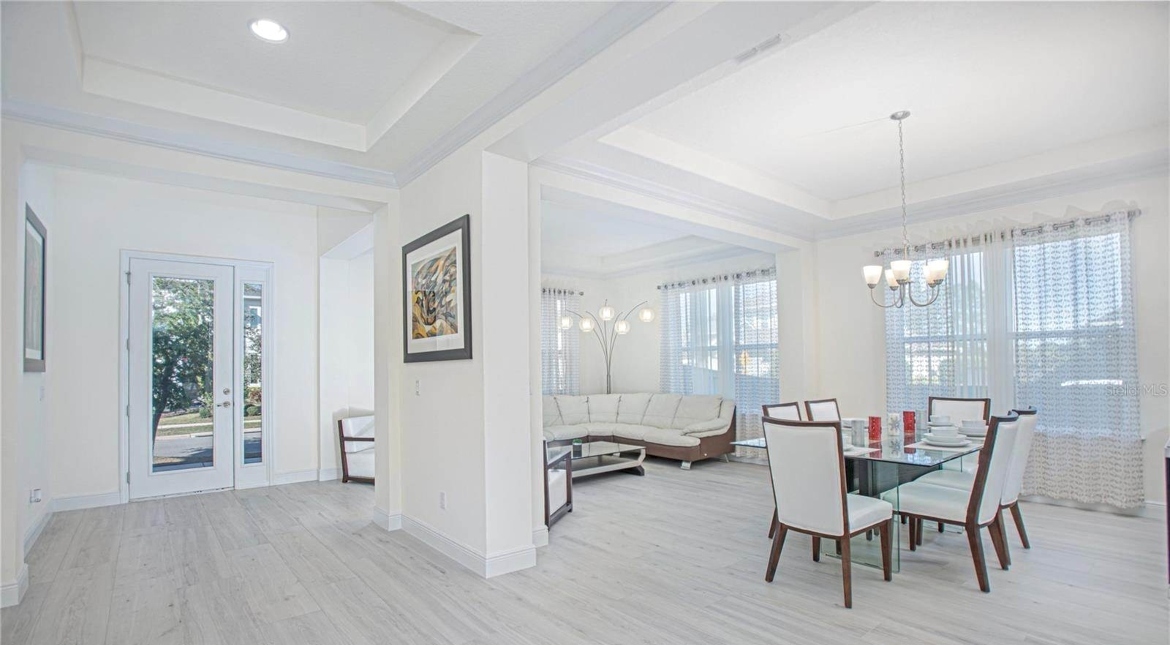 beautiful dining area in a single family home for rent in Orlando, Florida