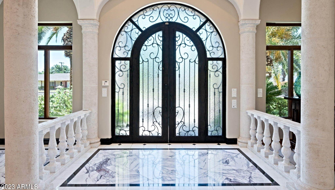 vast entrance in a Phoenix rental house 