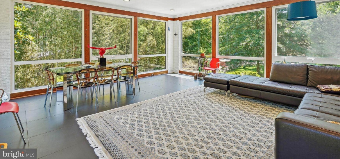 dining area with lots of natural light in a historical house for rent in Washington DC