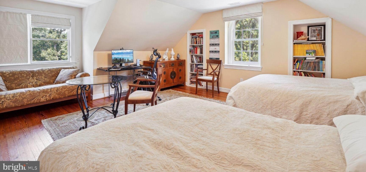 fully furnished children's bedroom in a historical house for rent in Washington DC