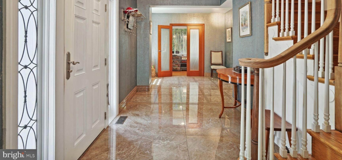 exquisite wide entrance to a house for rent in Washington DC
