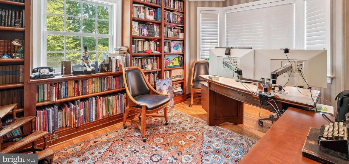 library decorated with taste in a house for rent in Washington DC
