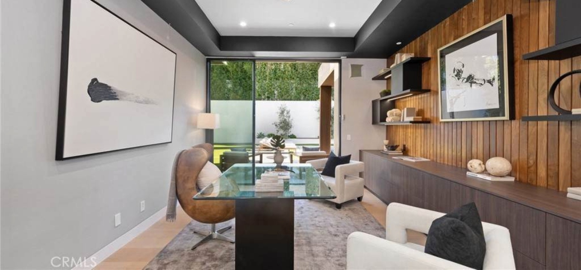 dedicated office space in a luxury los angeles rental house