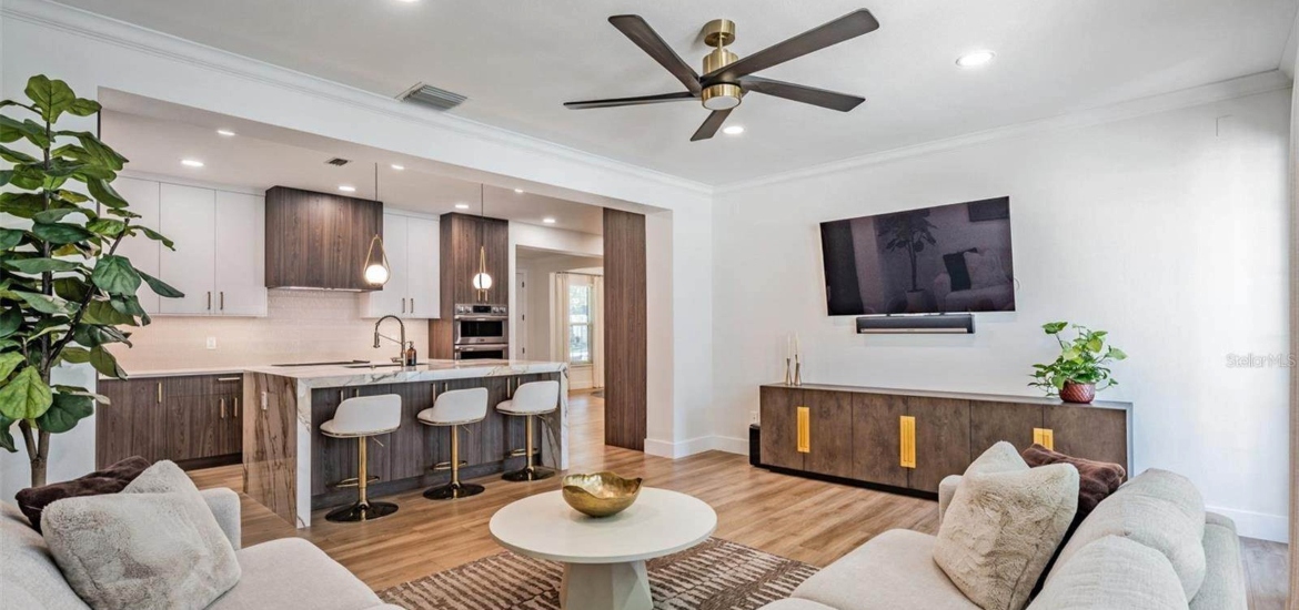 furnished and comfy open space area in a rental house in tampa