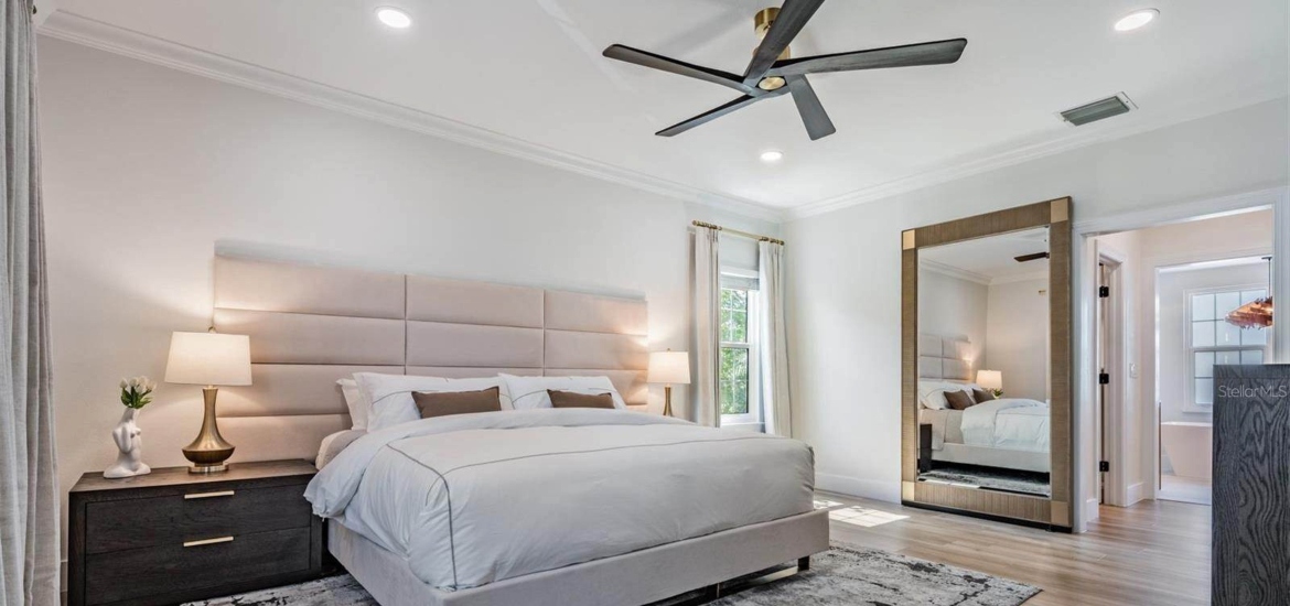 fully furnished bedroom in a rental house in tampa
