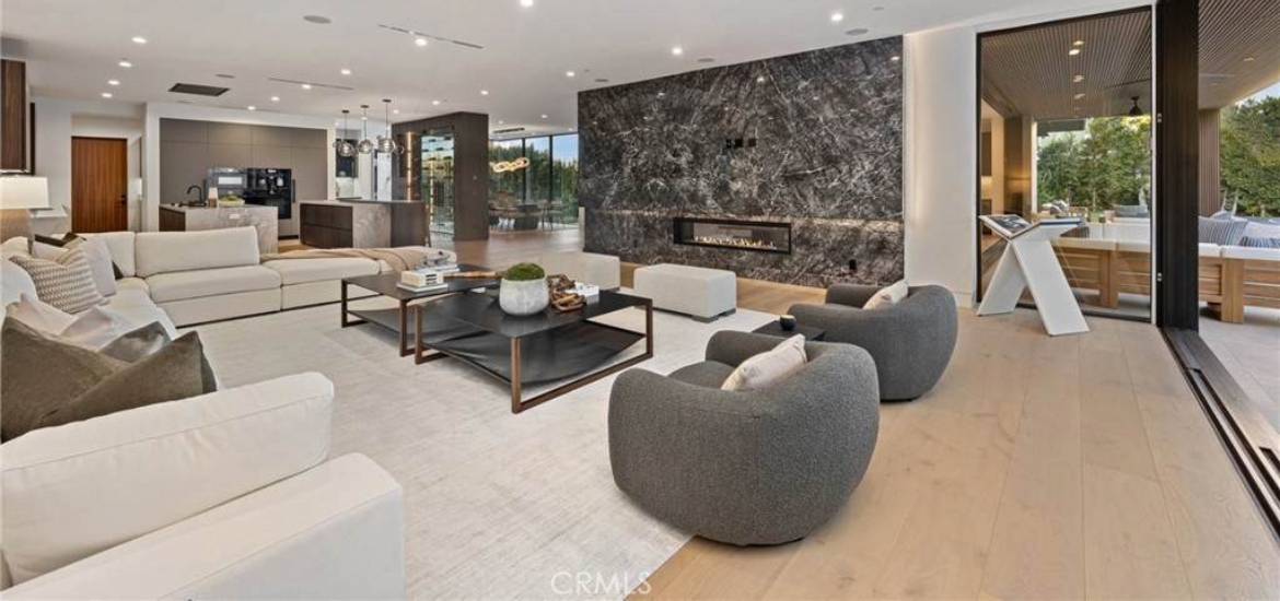 lots of open space and natural light in a luxury los angeles rental house
