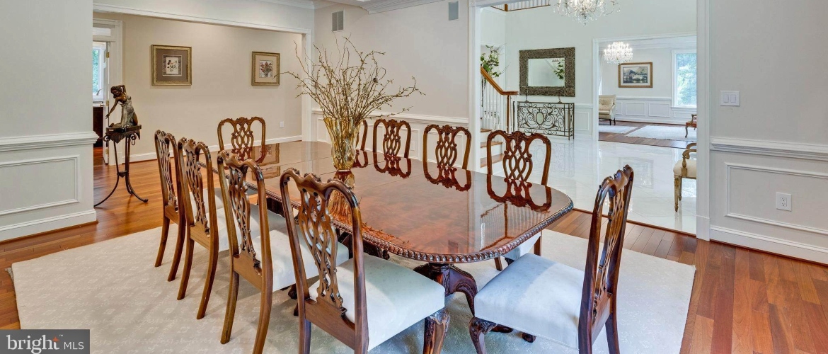 tasteful and spacious dining table in a house for rent in Bethesda Maryland
