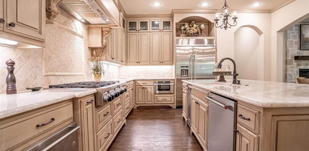 state-of-the-art kitchen in a Somerset Estates house for rent in fort worth tx
