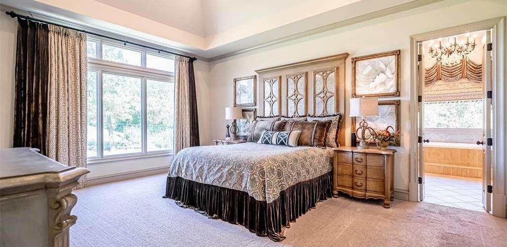 huge master bedroom in a magnificent Somerset Estates house for rent in fort worth tx