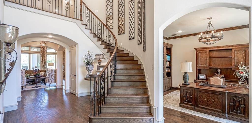 foyer with staircase in a magnificent Somerset Estates house for rent in fort worth tx